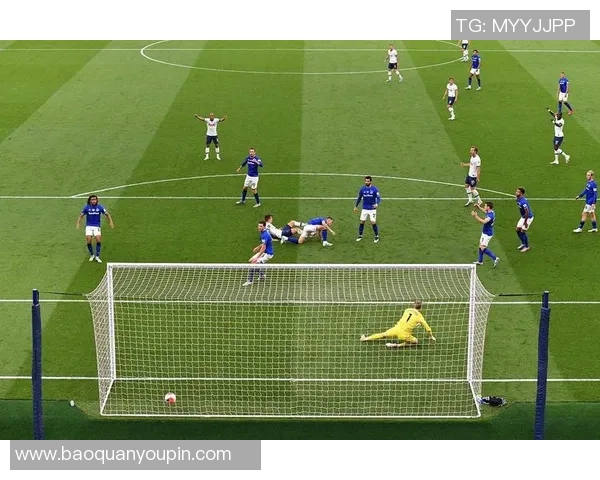 班尼亚斯与酋长的精彩对决揭示足球战术与团队精神的完美结合 班尼亚斯与酋长的精彩对决揭示足球战术与团队精神的完美结合